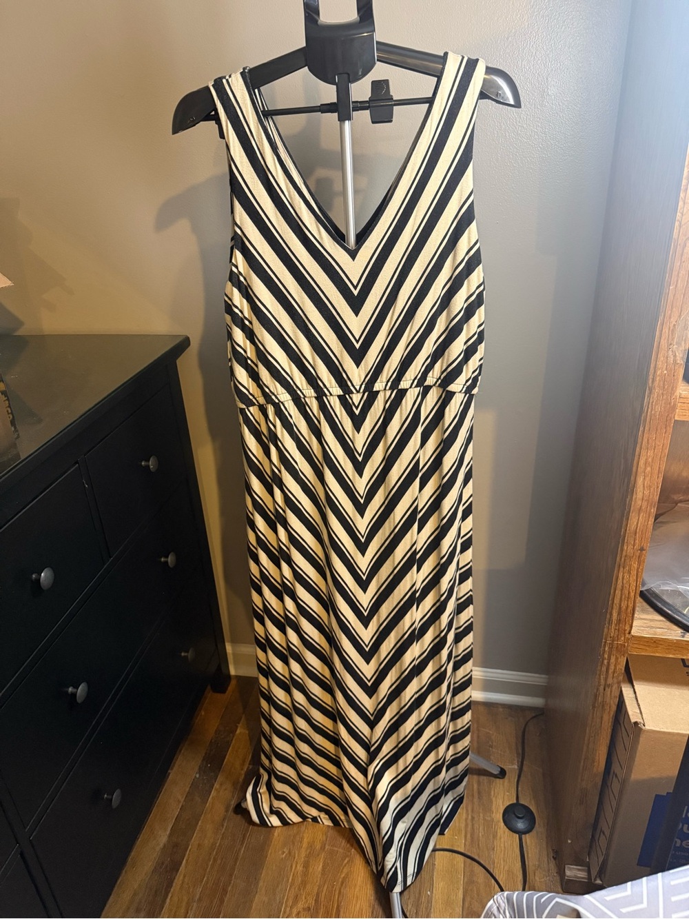 Calvin Klein Size 14 Black Cream Chevron Striped Maxi Dress V Neck